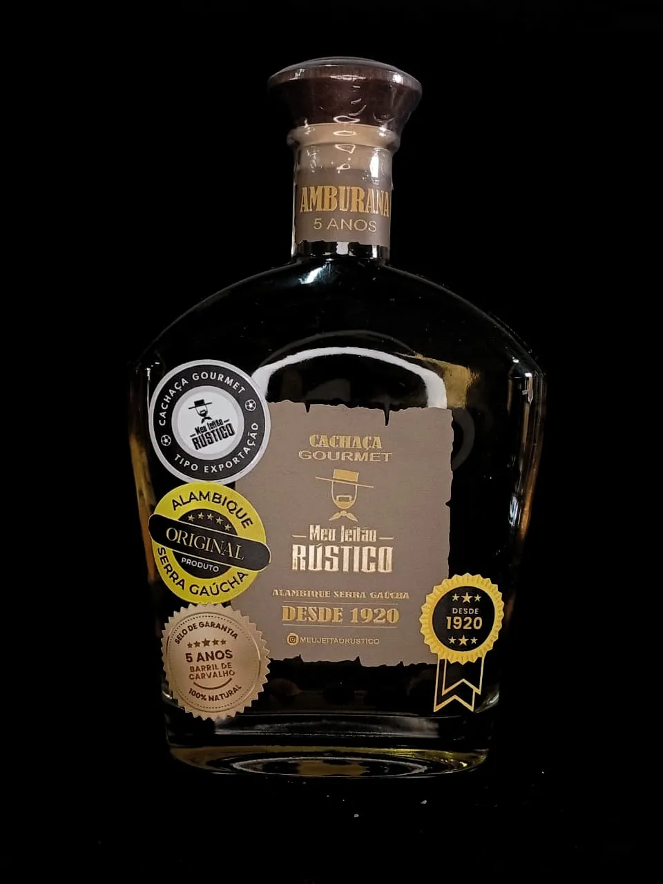 Garrafa de cachaça premium sabor amburana, 750 ml, com tampa de madeira
