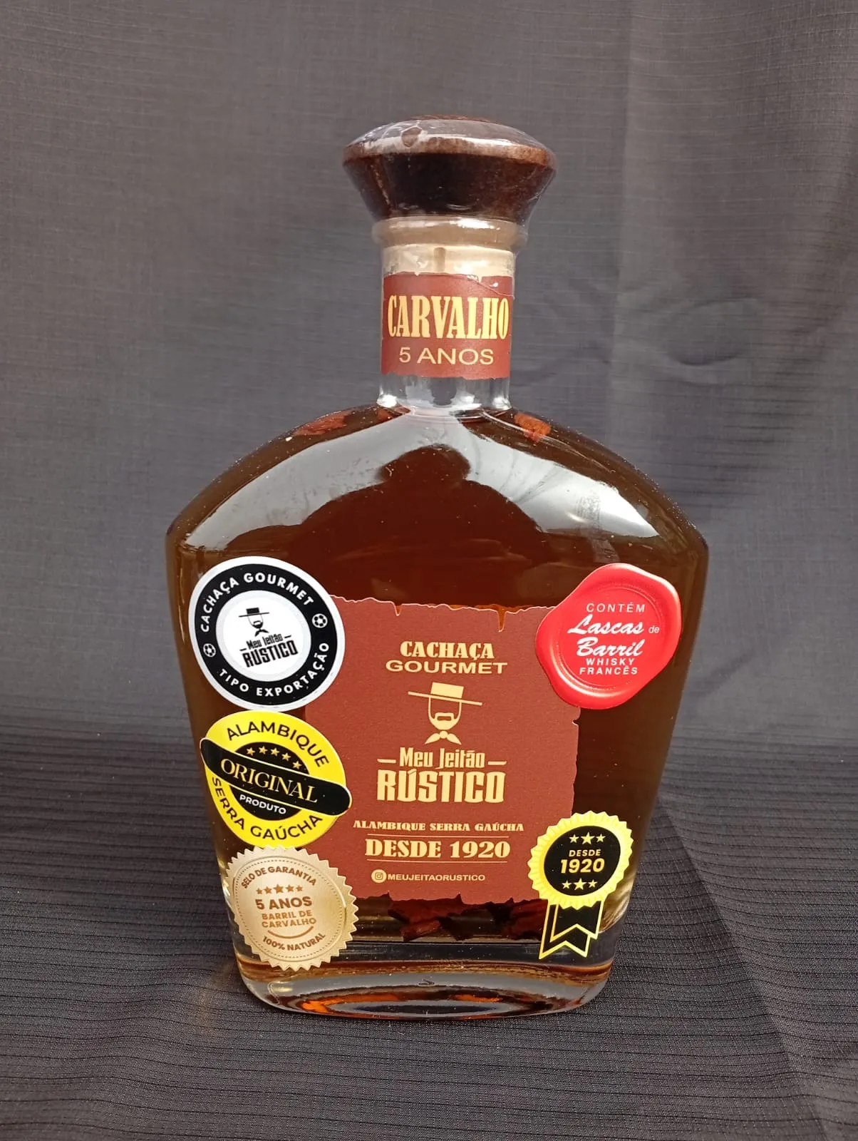 Garrafa de cachaça premium sabor carvalho, 750 ml, com tampa de madeira
