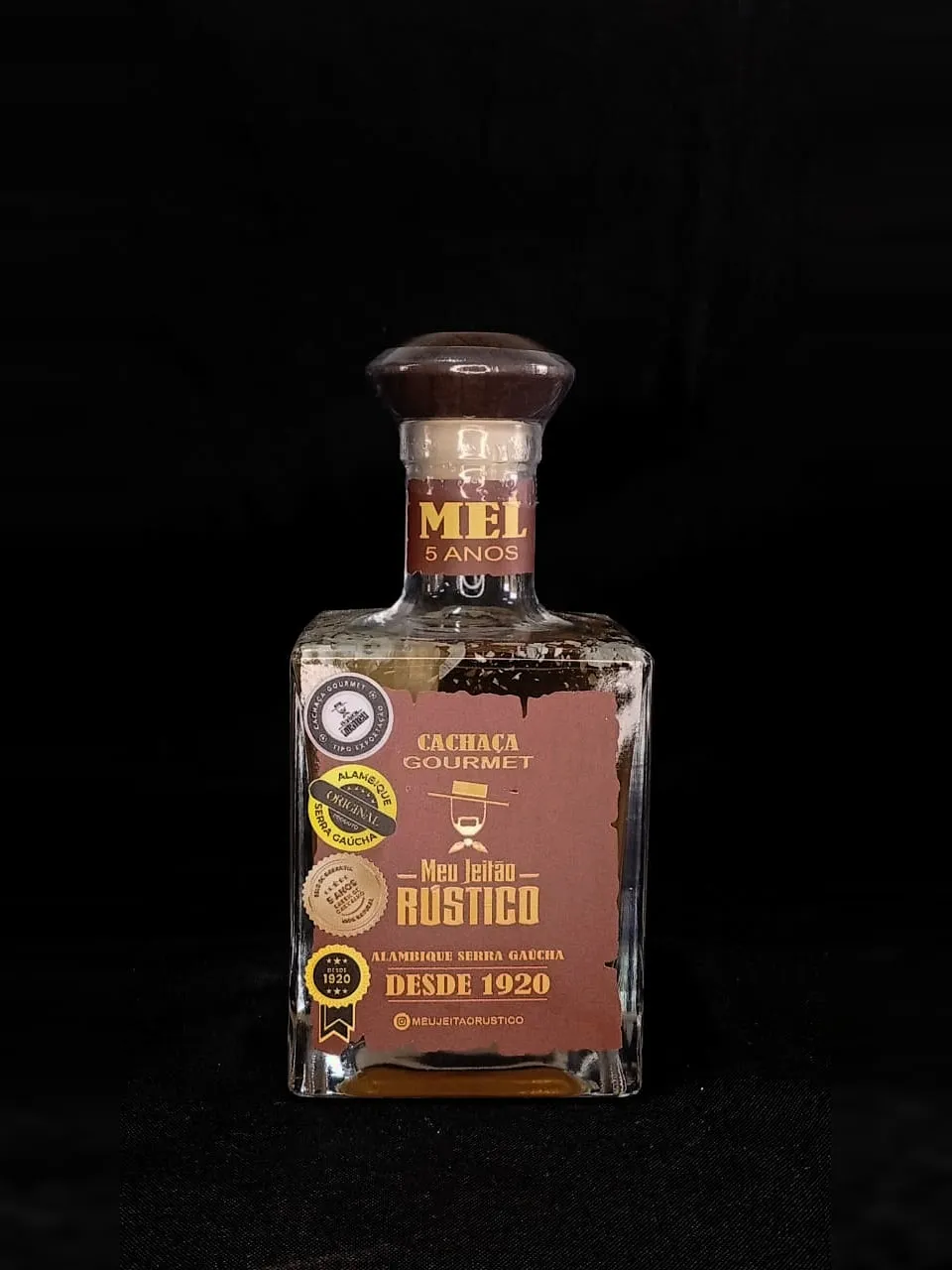 Garrafa de cachaça premium sabor mel, 500 ml, com tampa de madeira